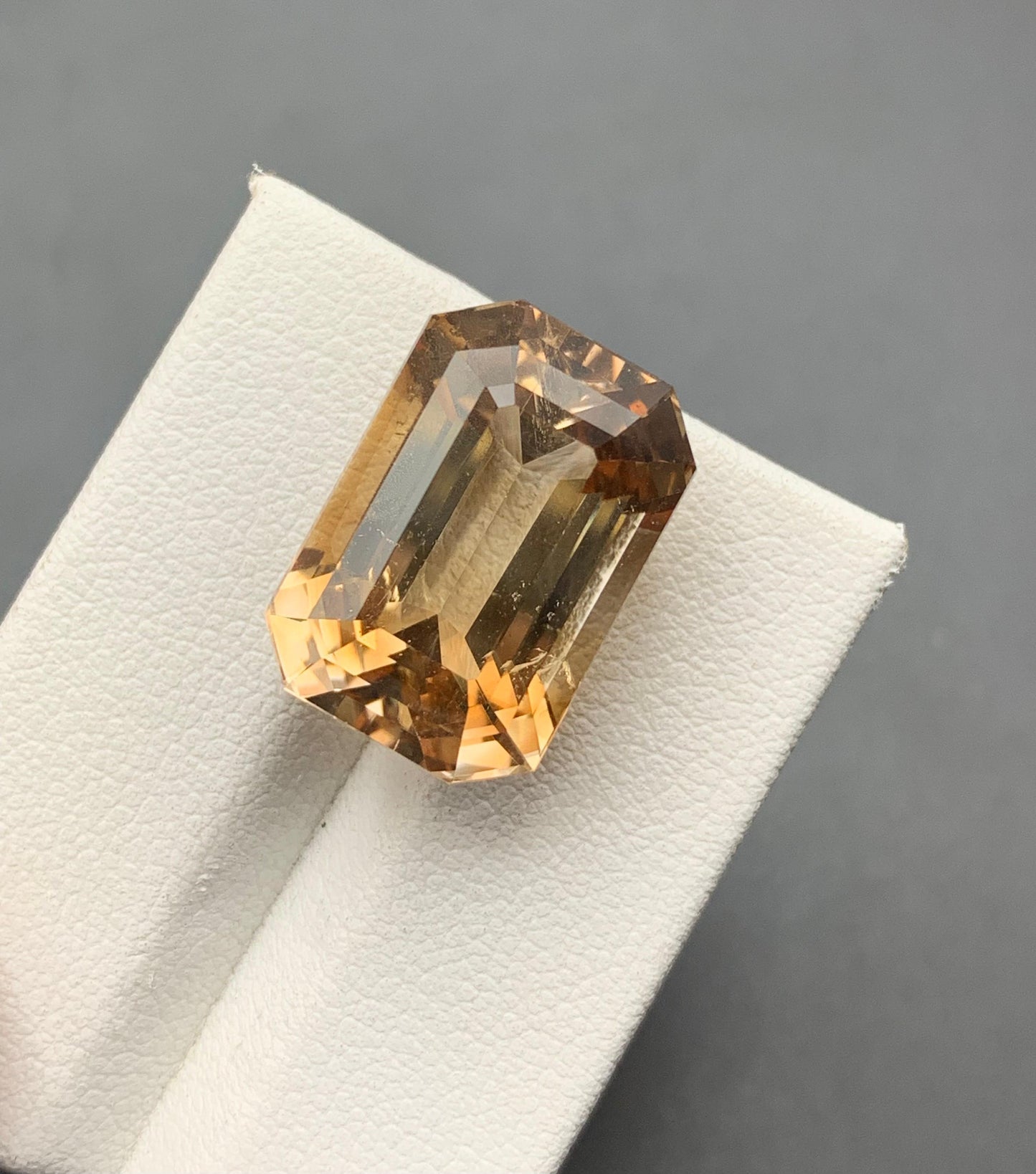 26.57 carats Topaz from Pakistan Loose Gemstone