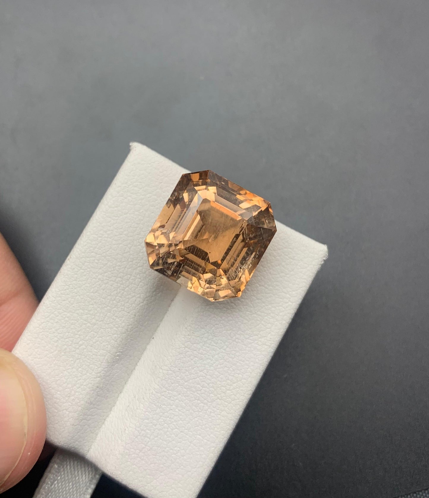 25.16 carats Topaz from Pakistan Loose Gemstone