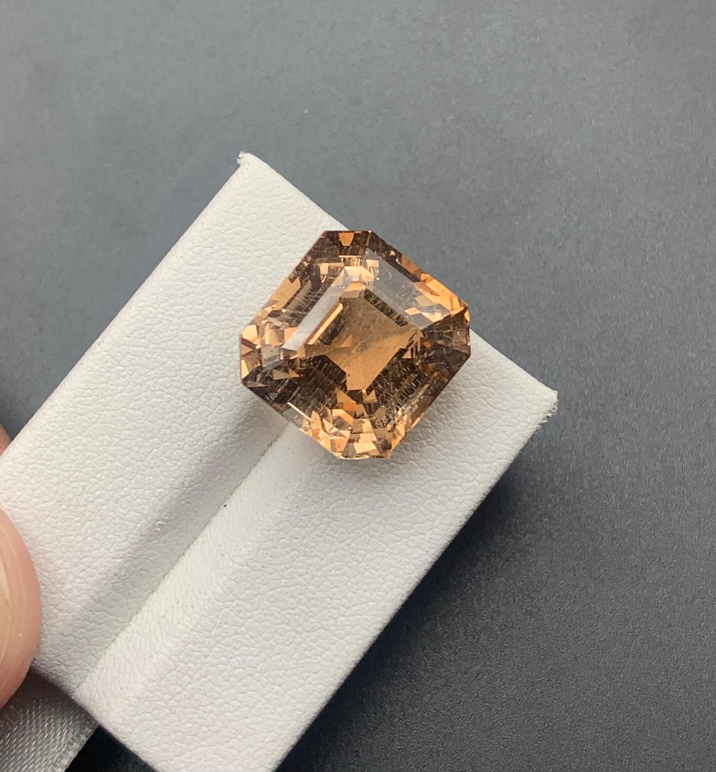 25.16 carats Topaz from Pakistan Loose Gemstone