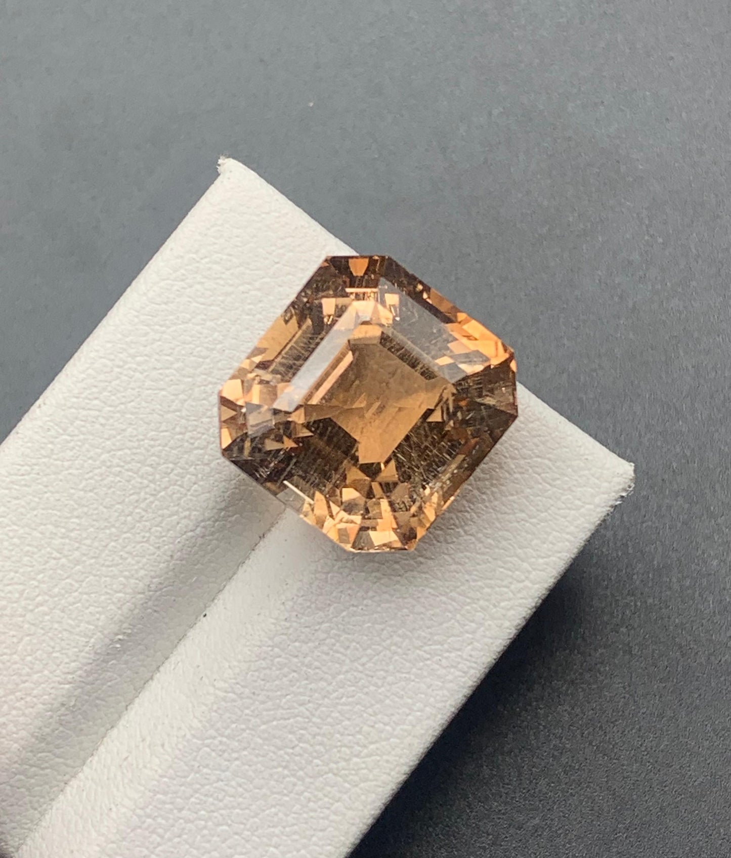 25.16 carats Topaz from Pakistan Loose Gemstone