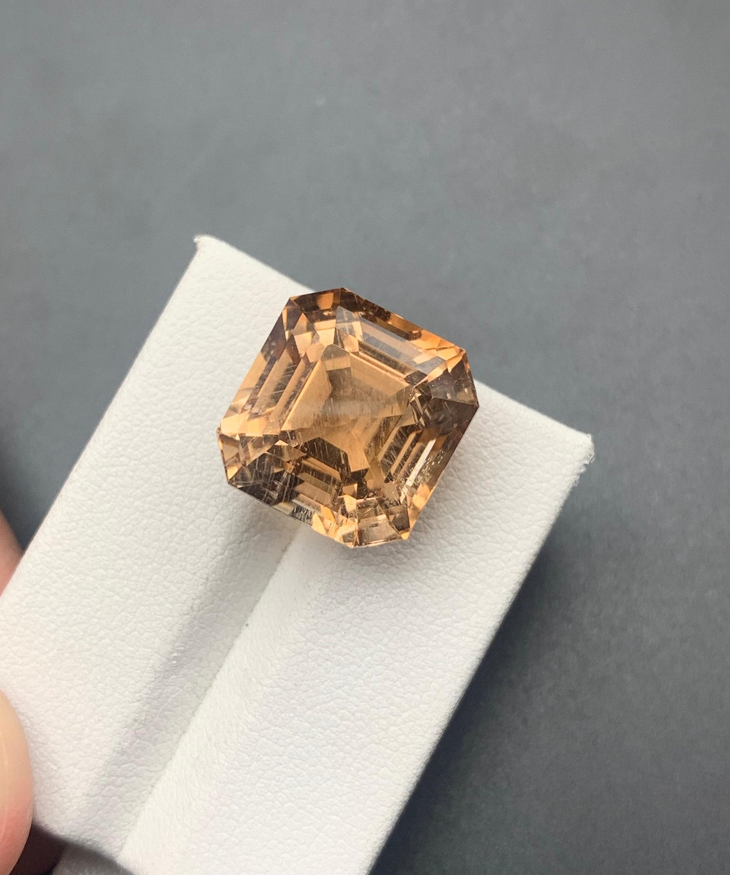 25.16 carats Topaz from Pakistan Loose Gemstone