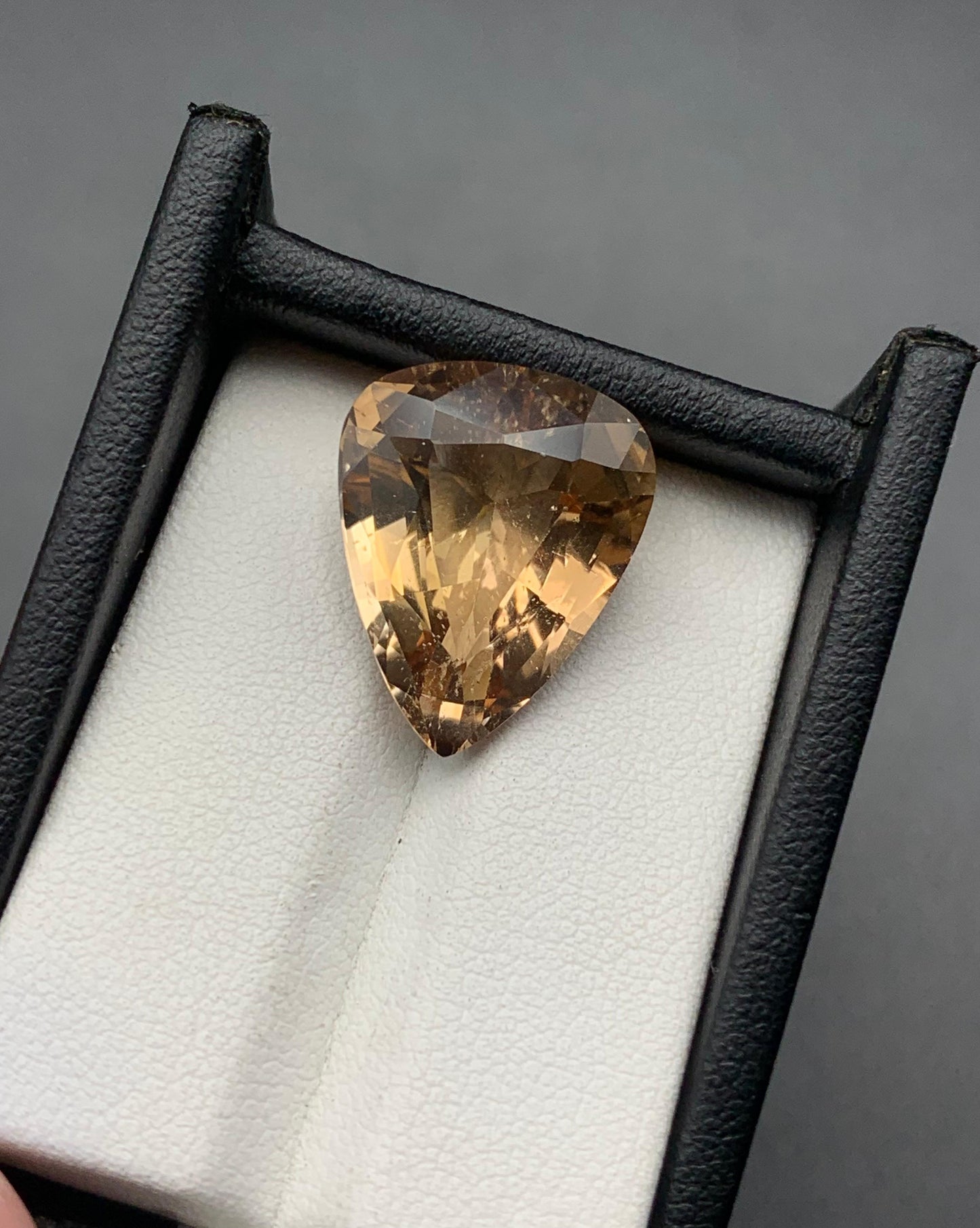 19.34 carats Topaz From Pakistan Loose Gemstone