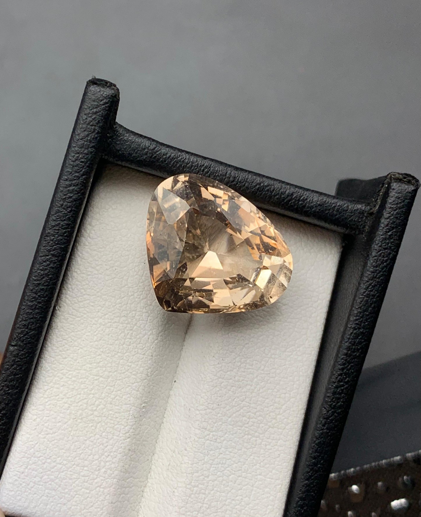 22.78 carats Topaz From Pakistan Loose Gemstone