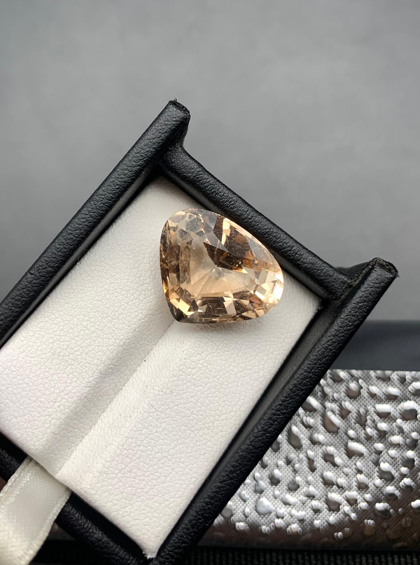 22.78 carats Topaz From Pakistan Loose Gemstone