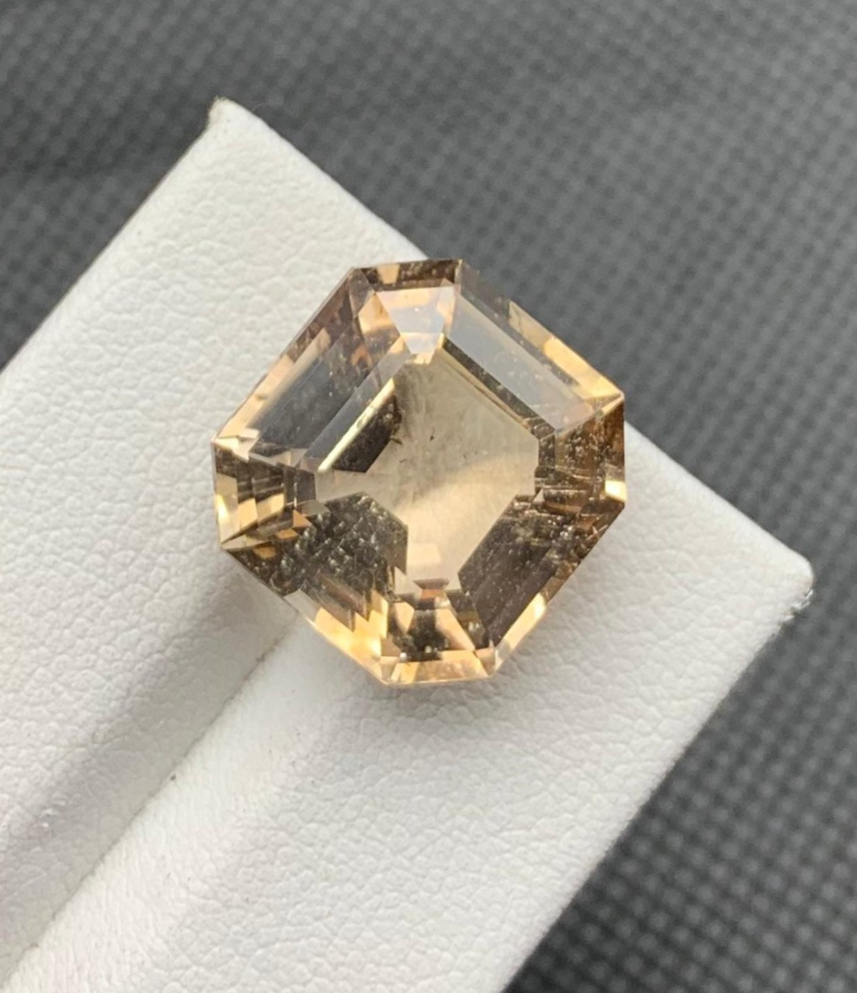 17.80 carats Topaz from Pakistan Loose Gemstone