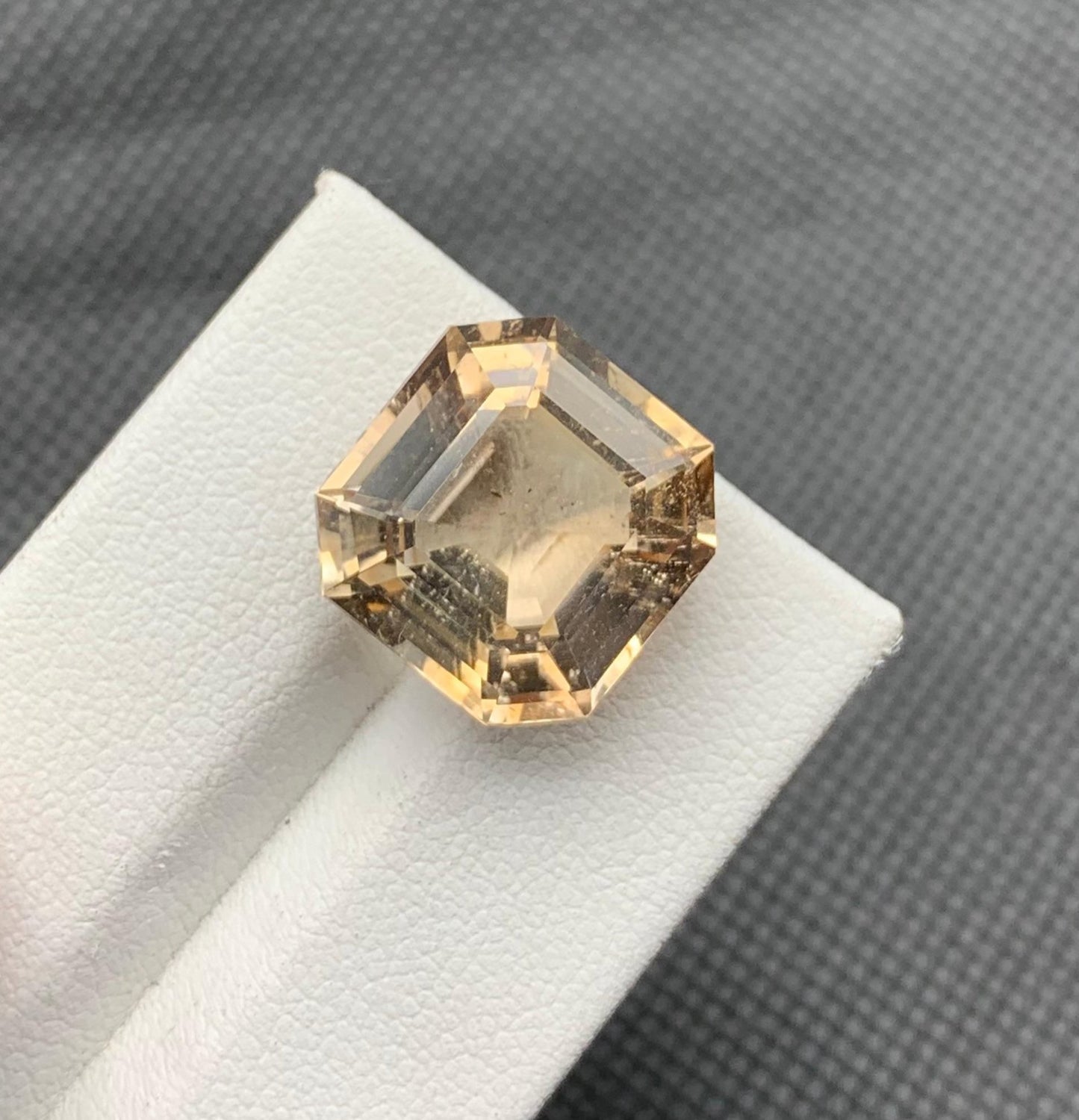 17.80 carats Topaz from Pakistan Loose Gemstone