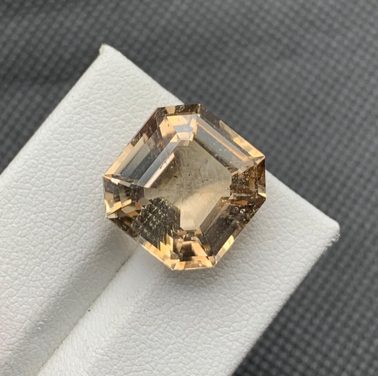 17.80 carats Topaz from Pakistan Loose Gemstone