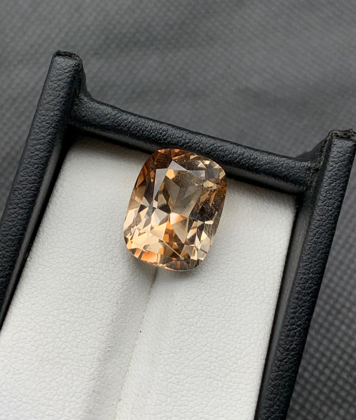 14.46 carats Topaz from Pakistan Loose Gemstone