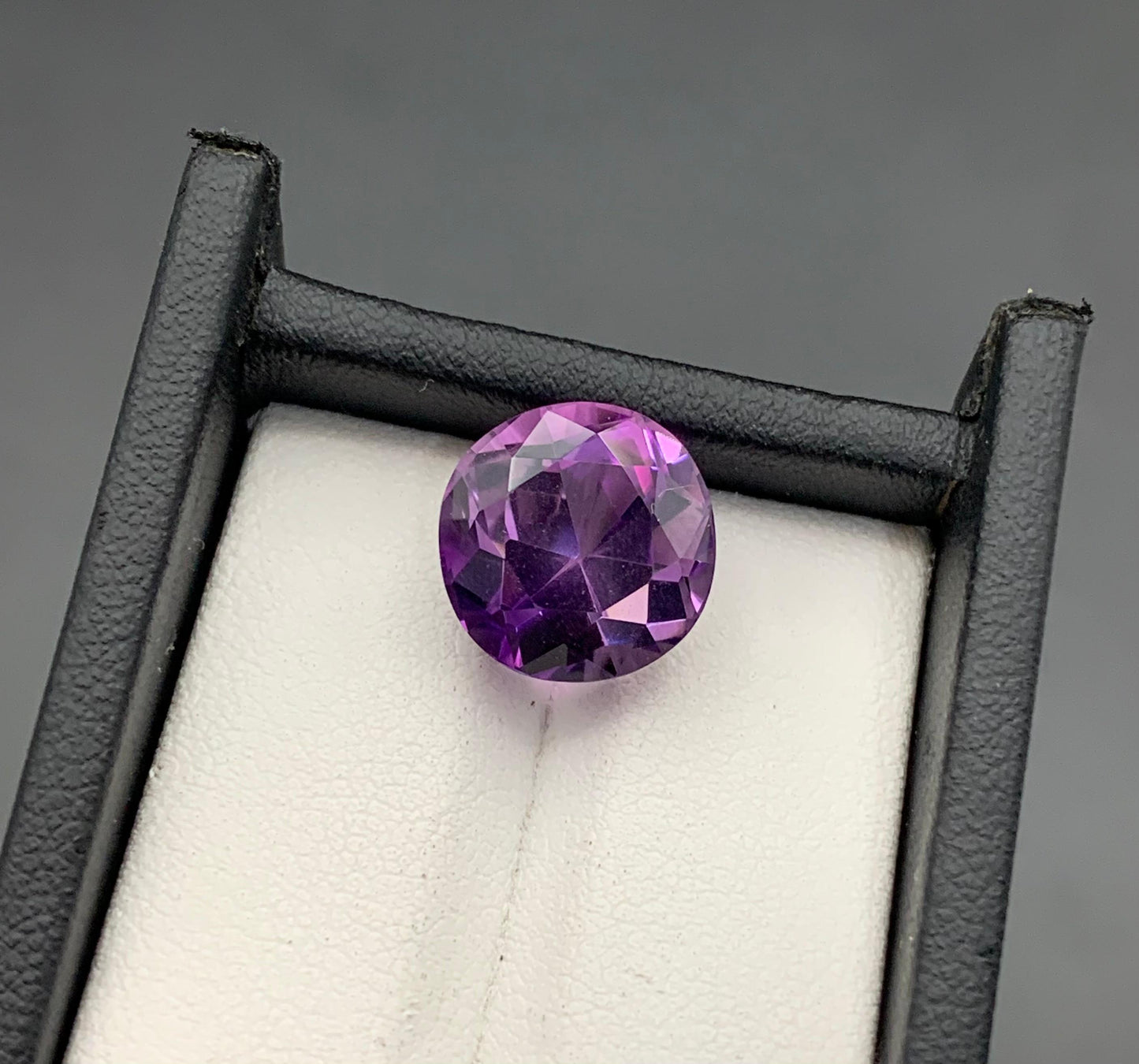 8.38 carats Amethyst from Africa Loose Gemstone