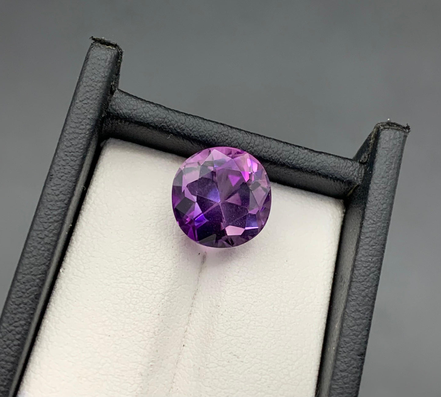 8.38 carats Amethyst from Africa Loose Gemstone