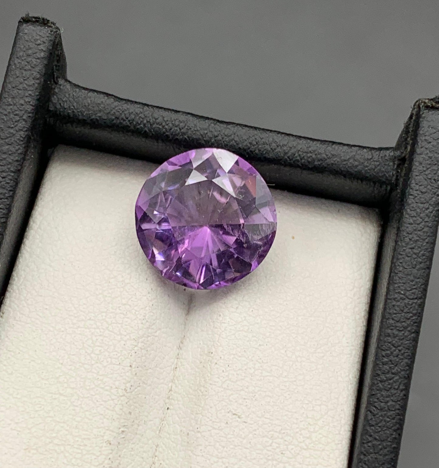 6.94 carats Amethyst From Africa Loose Gemstone