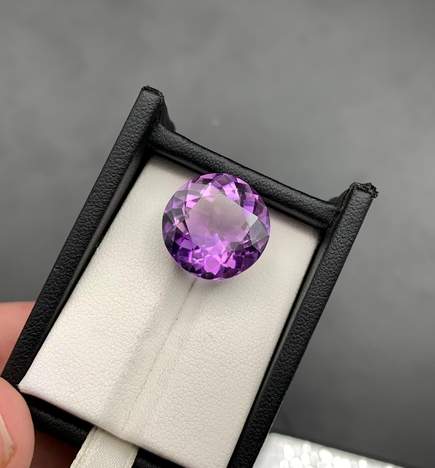 15.94 carats Amethyst From Africa Loose Gemstone