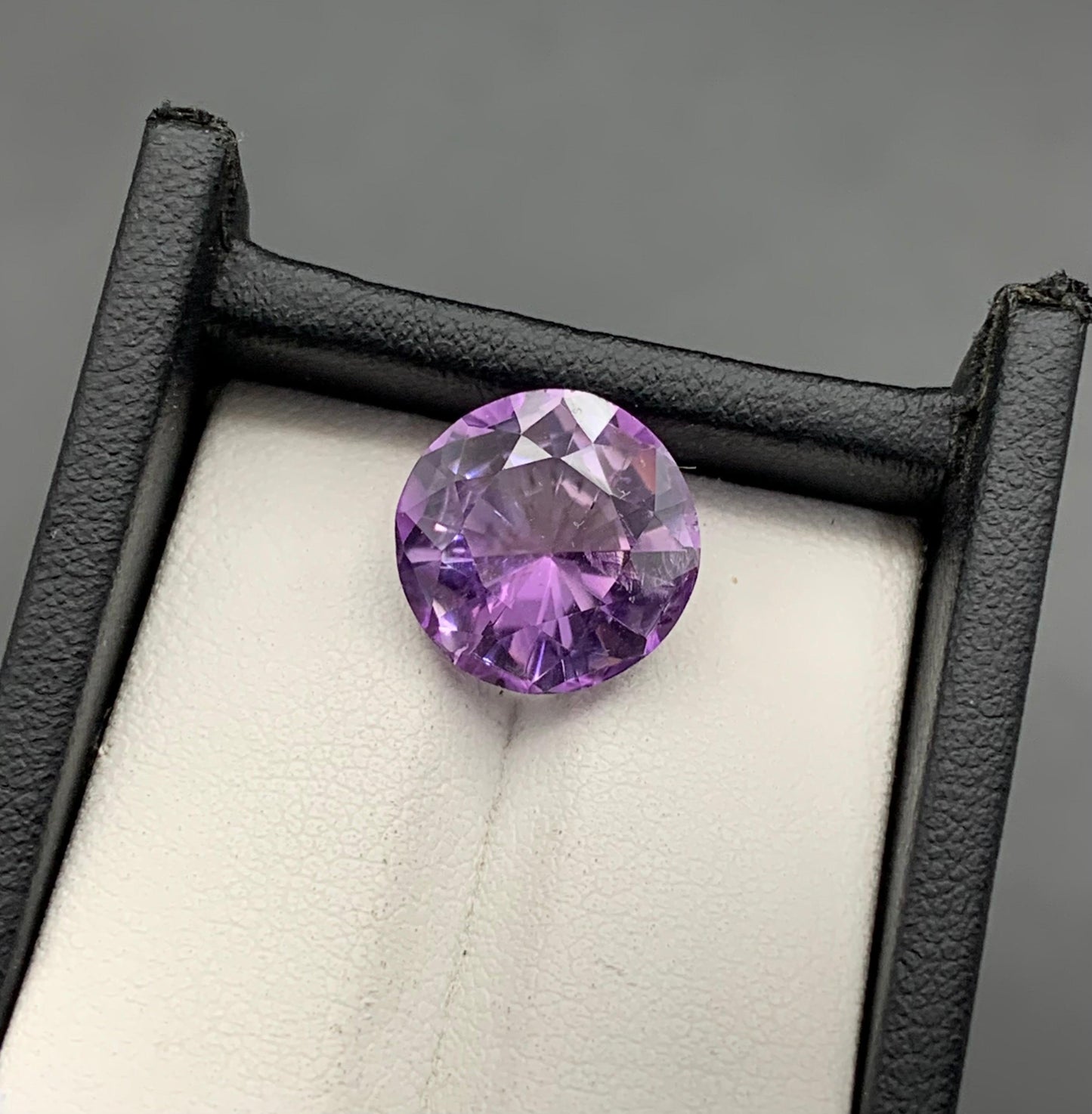 6.94 carats Amethyst From Africa Loose Gemstone