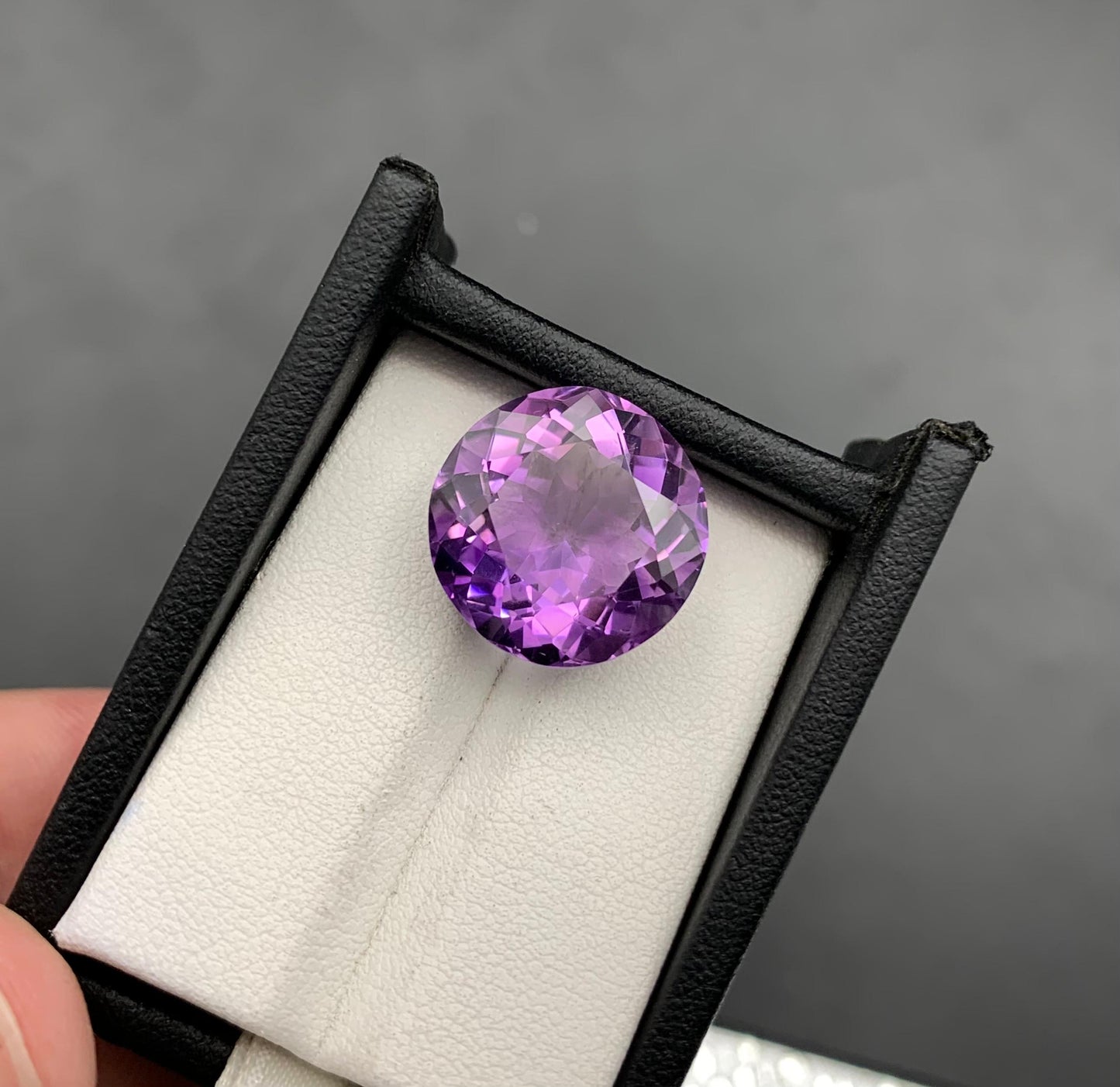 15.94 carats Amethyst From Africa Loose Gemstone