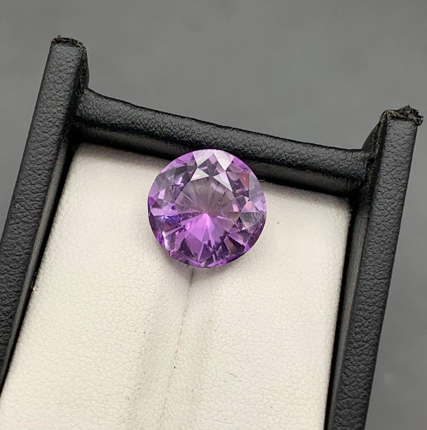 6.94 carats Amethyst From Africa Loose Gemstone