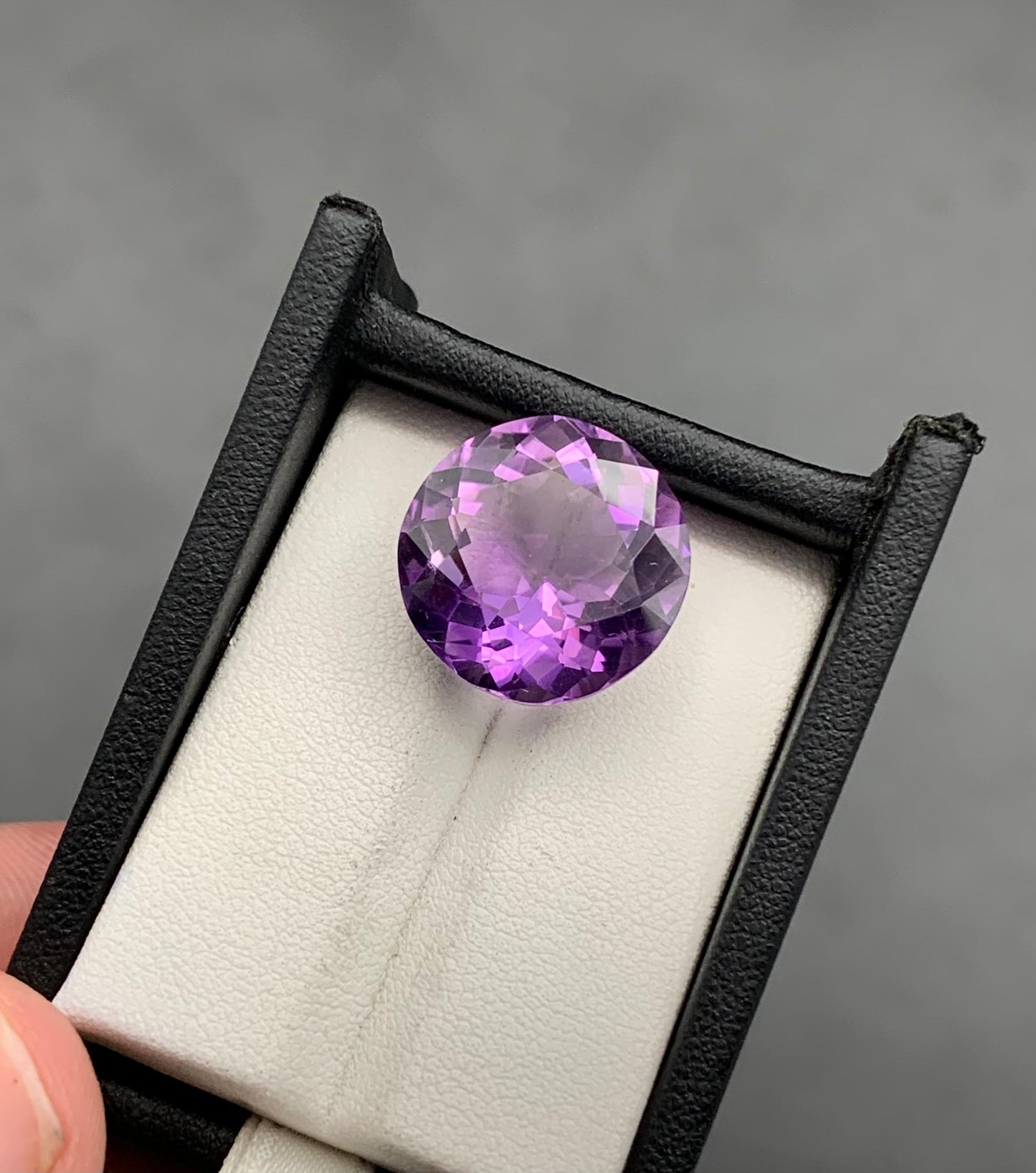 15.94 carats Amethyst From Africa Loose Gemstone