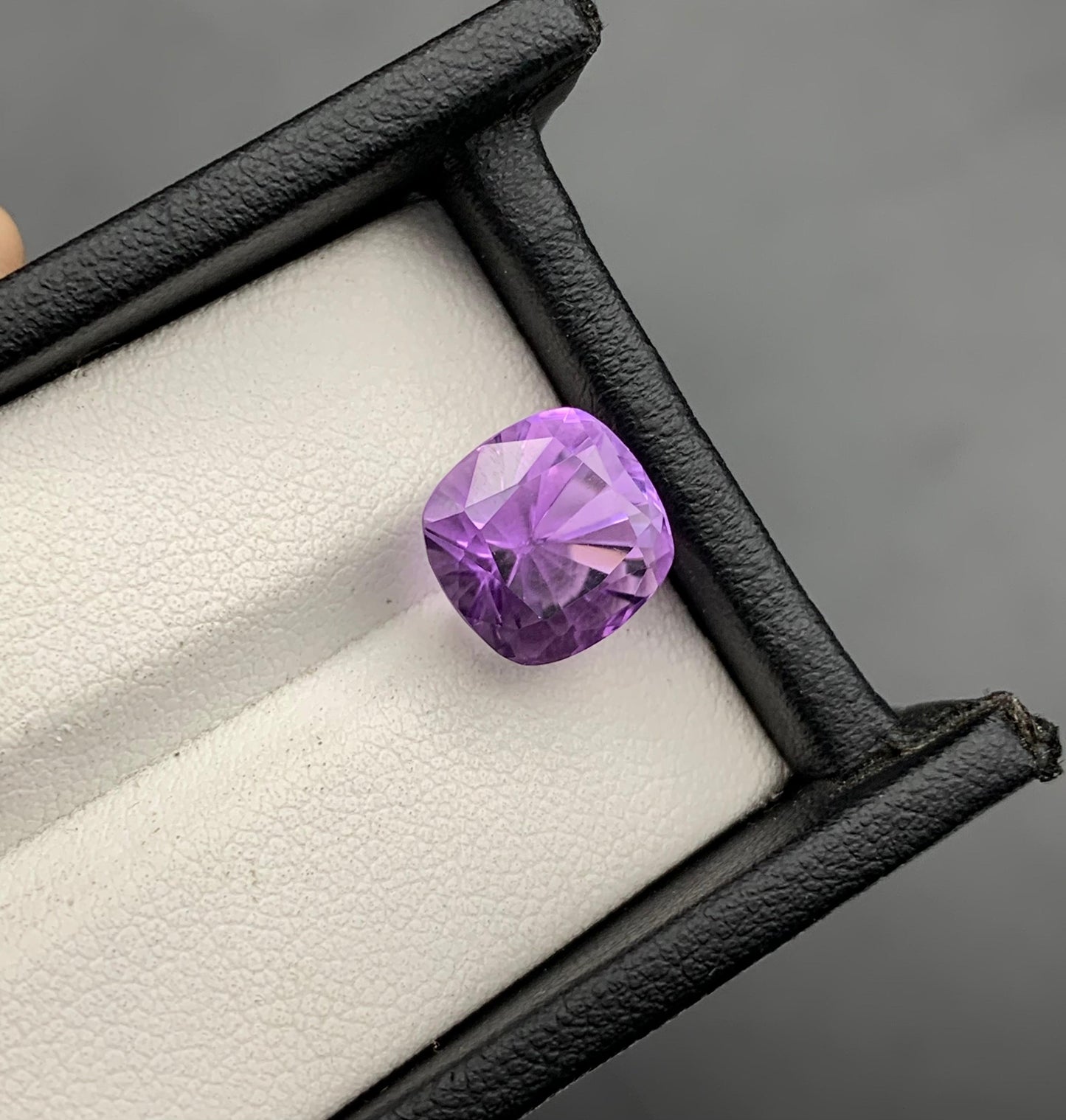 6.00 carats Amethyst From Africa Loose Gemstone