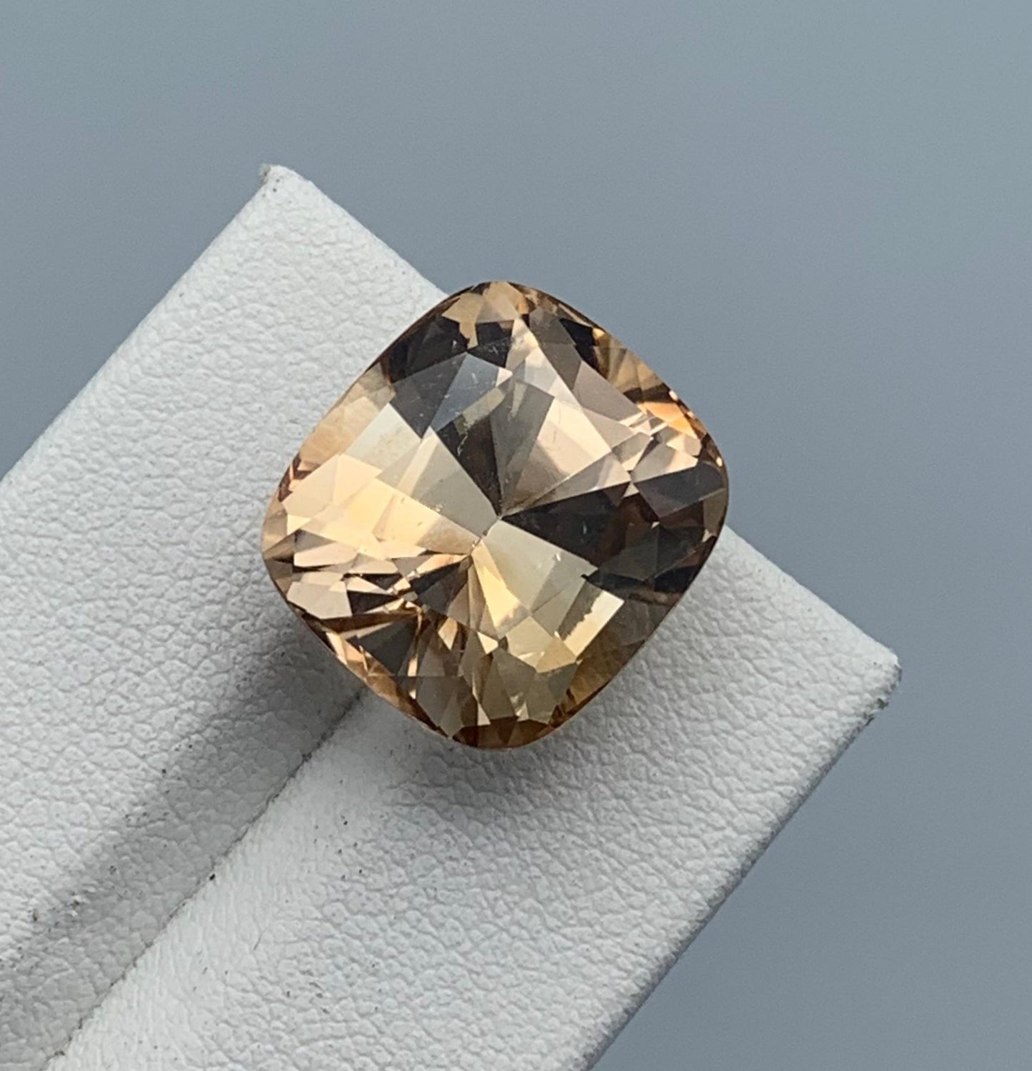 22.47 carats Topaz From Pakistan Loose Gemstone