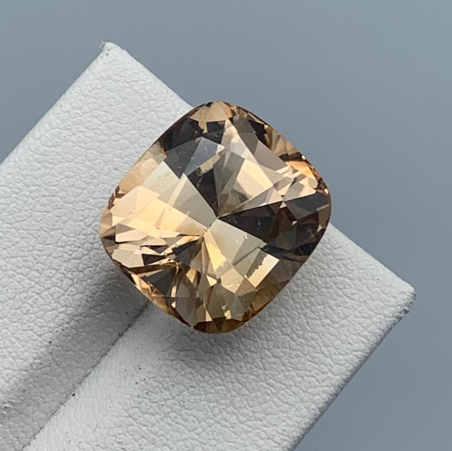 22.47 carats Topaz From Pakistan Loose Gemstone