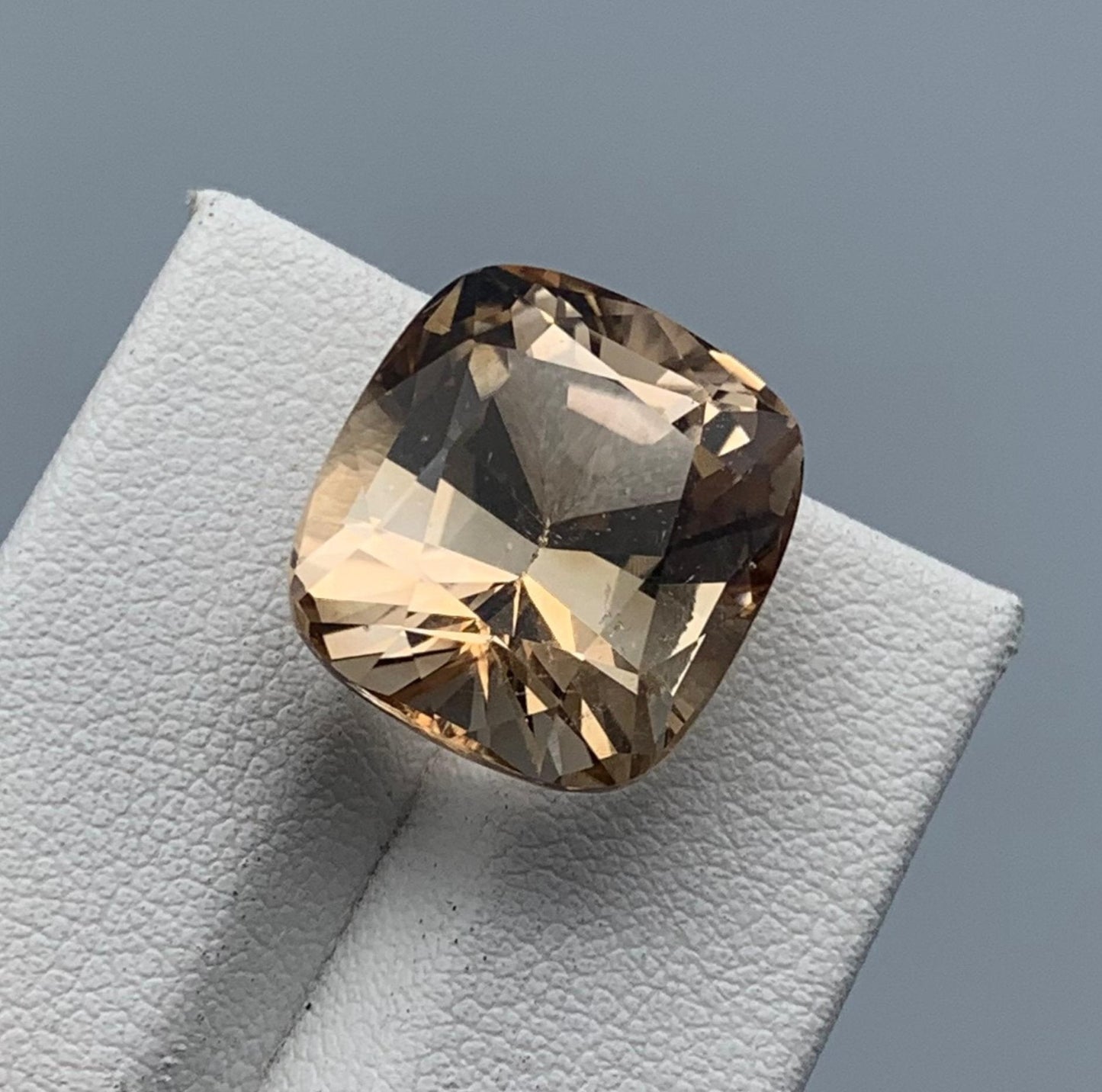 22.47 carats Topaz From Pakistan Loose Gemstone