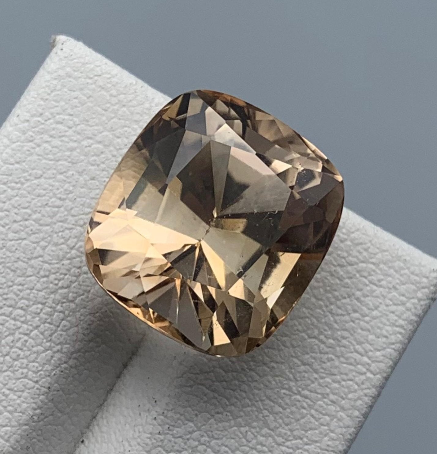 22.47 carats Topaz From Pakistan Loose Gemstone