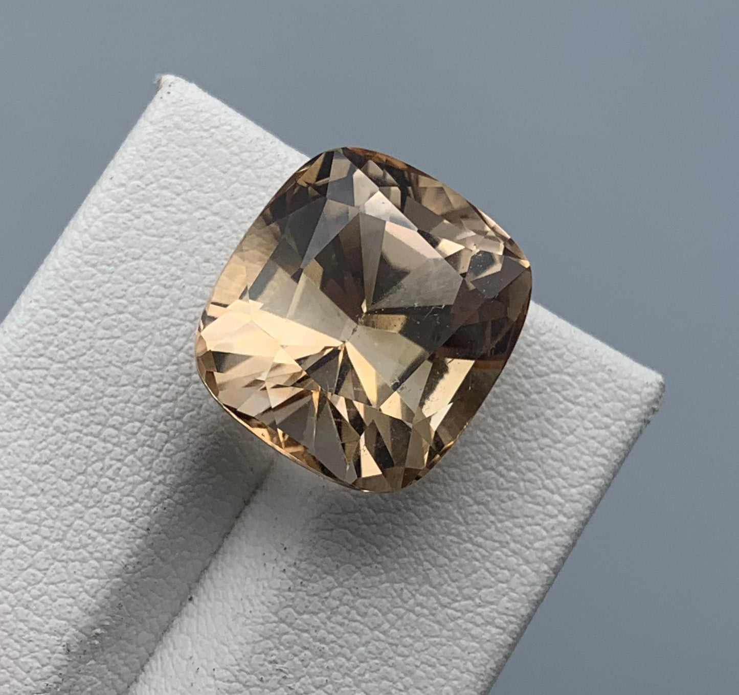 22.47 carats Topaz From Pakistan Loose Gemstone