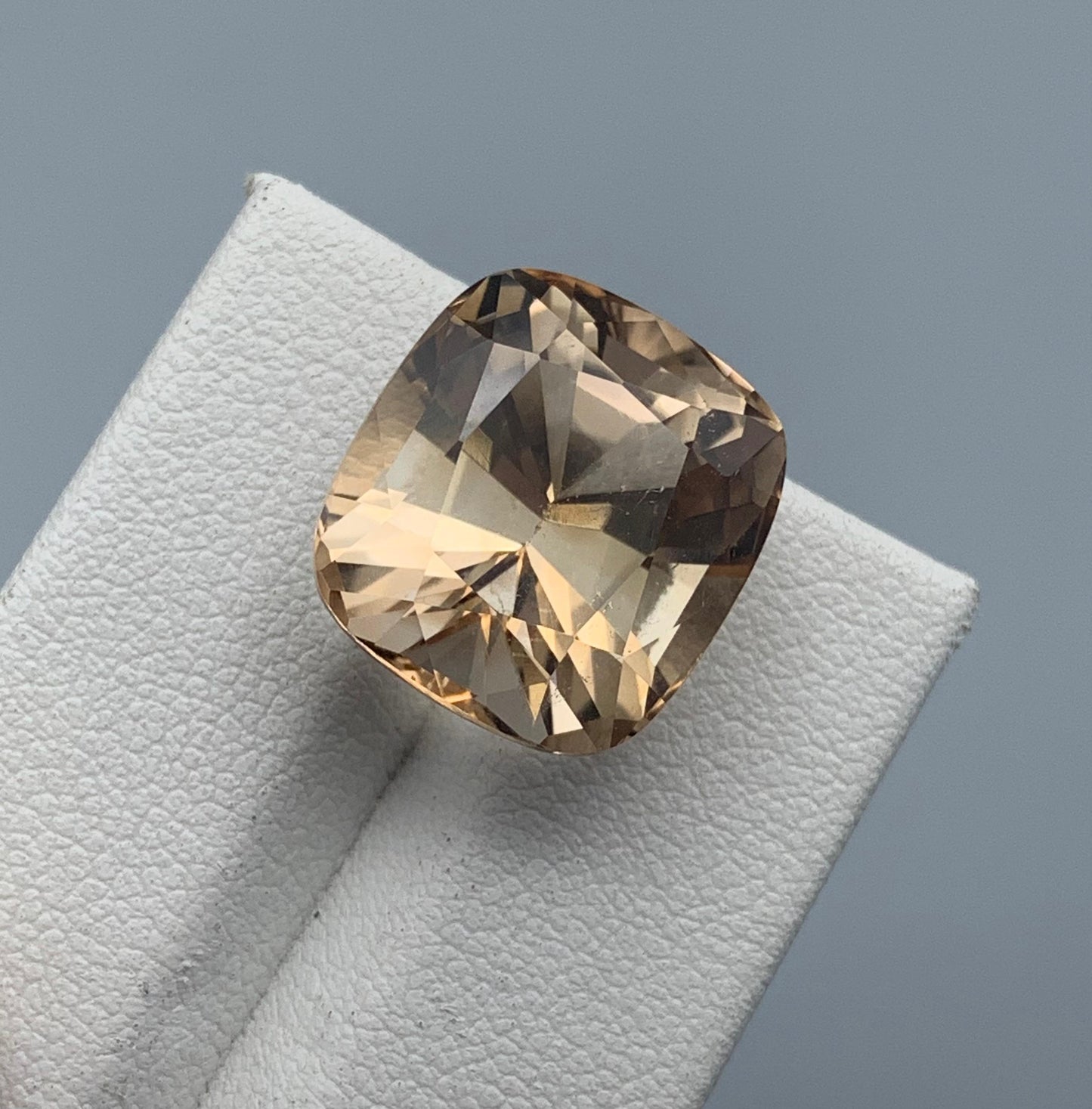 22.47 carats Topaz From Pakistan Loose Gemstone