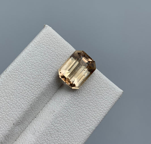 5.64 carats Topaz From Pakistan Loose Gemstone