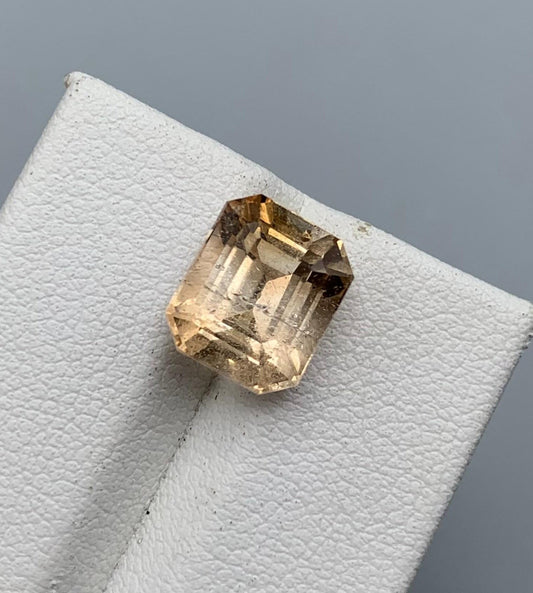 6.75 carats Topaz From Pakistan Loose Gemstone