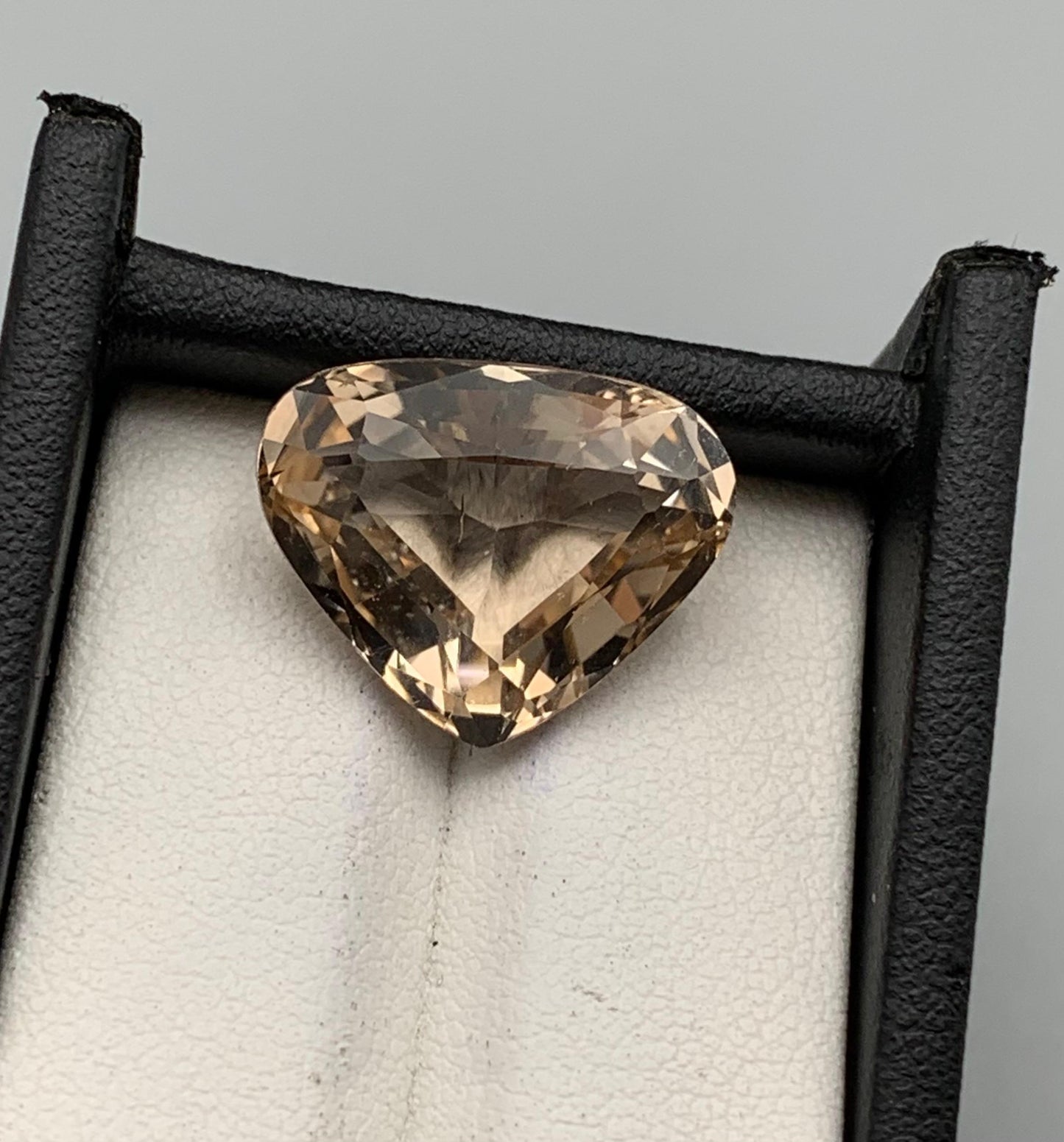 18.80 carats Topaz From Pakistan Loose Gemstone