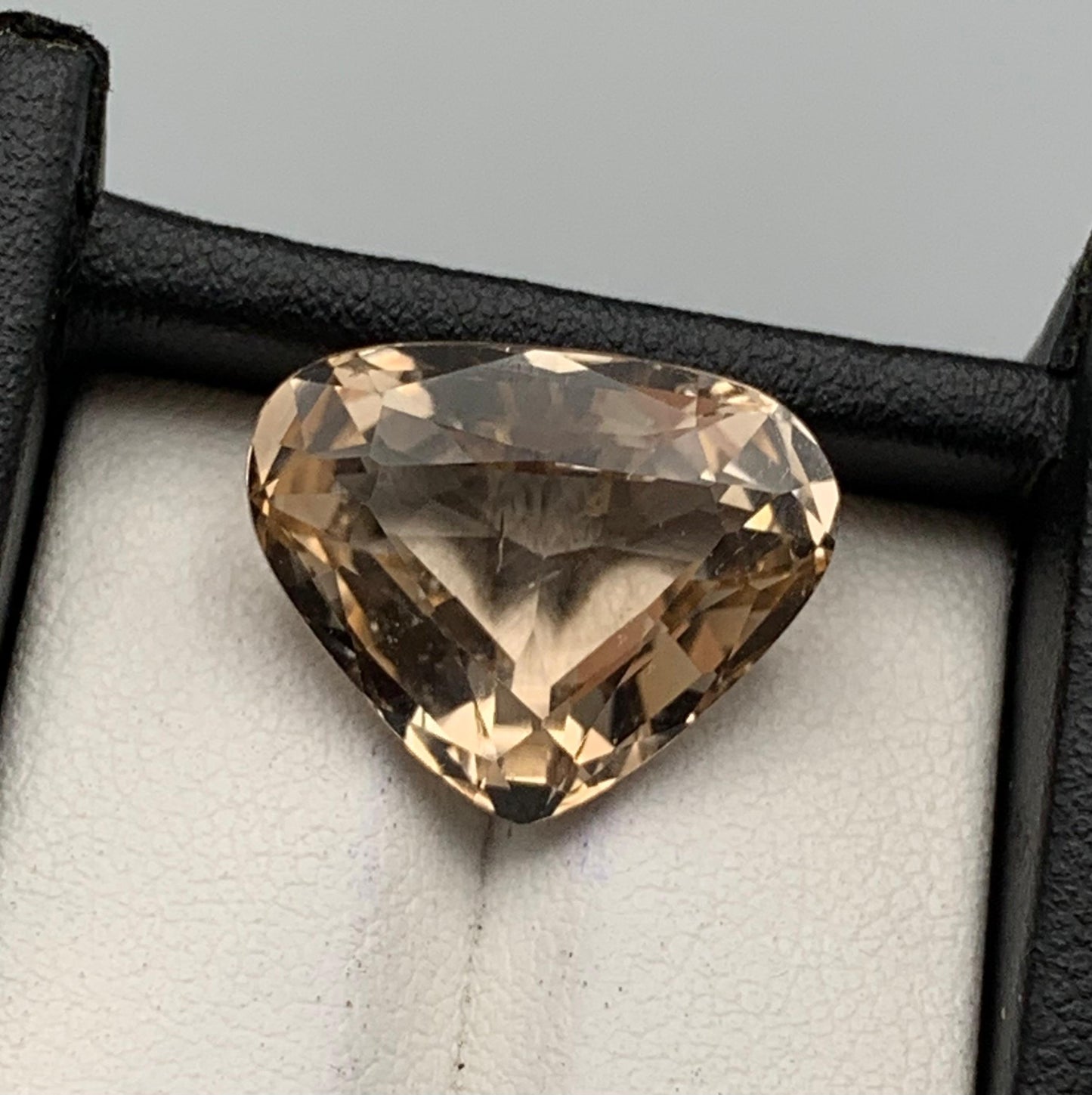 18.80 carats Topaz From Pakistan Loose Gemstone