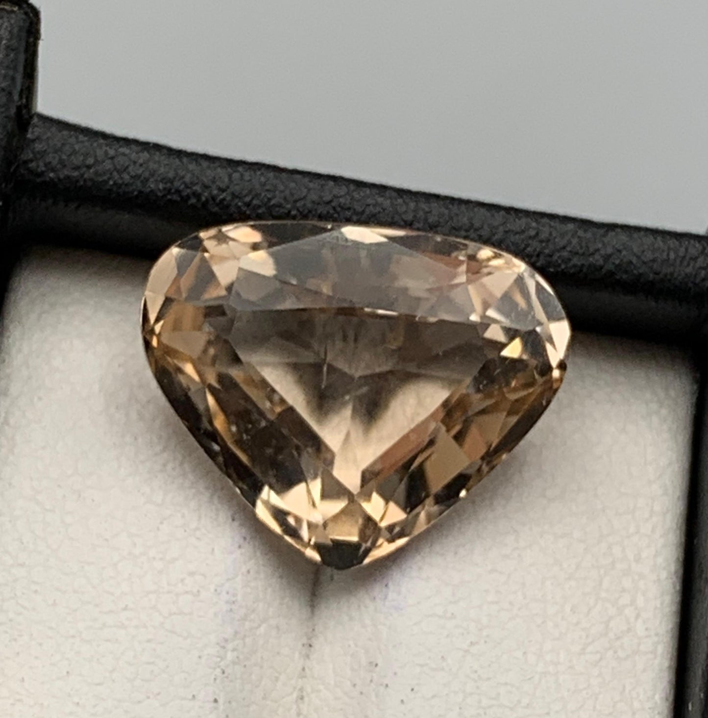 18.80 carats Topaz From Pakistan Loose Gemstone