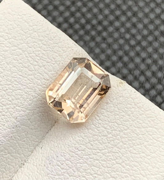 2.75 carats Topaz From Paistan Loose Gemstone