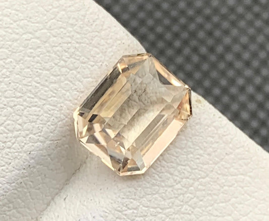 3.07 carats Topaz From Pakistan loose Gemstone