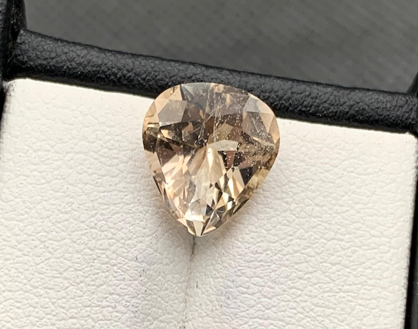 5.57 carats Topaz From Pakistan Loose Gemstone