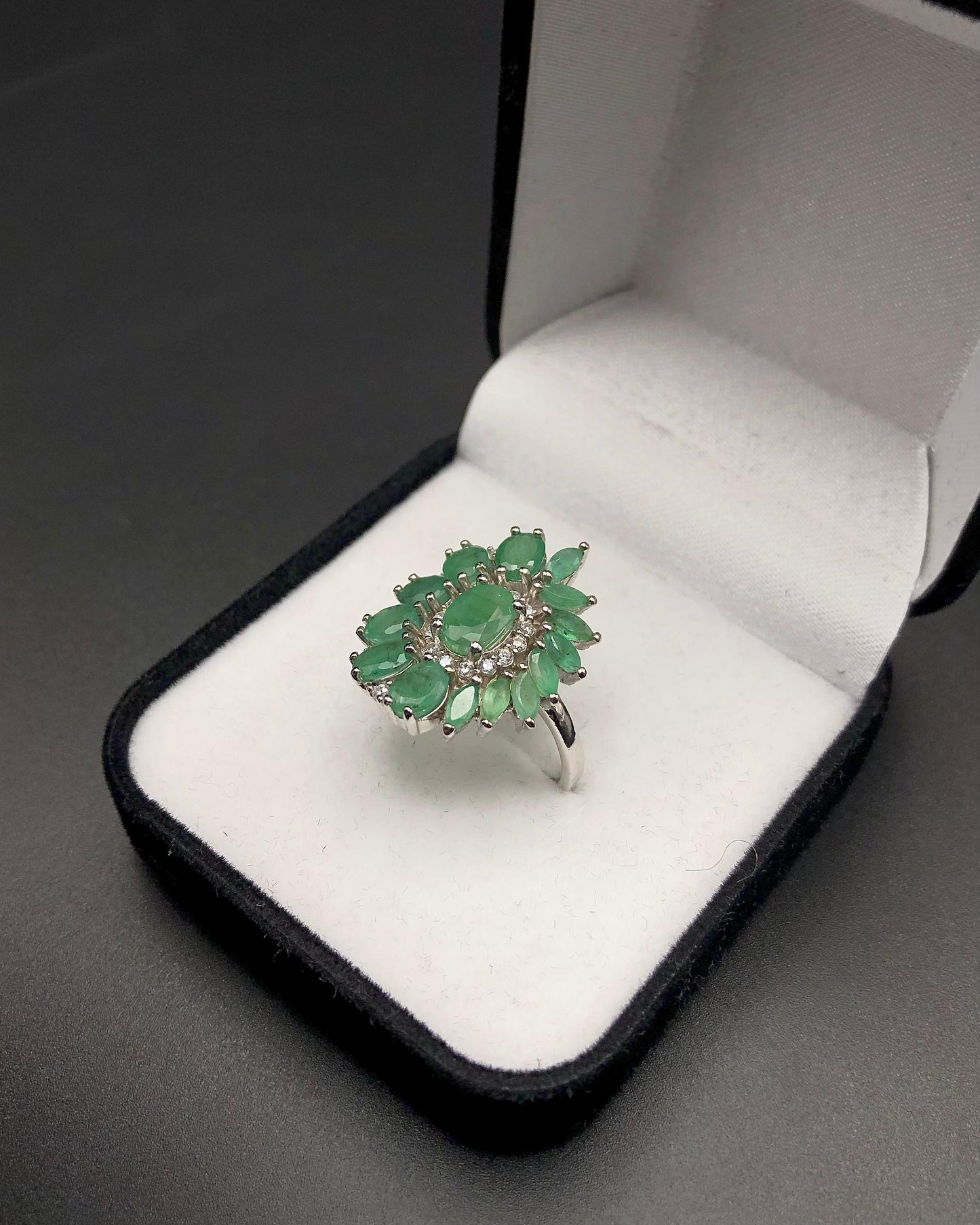 26.17 Carats Natural Emerald Ring Sterling Silver 925 size US 8