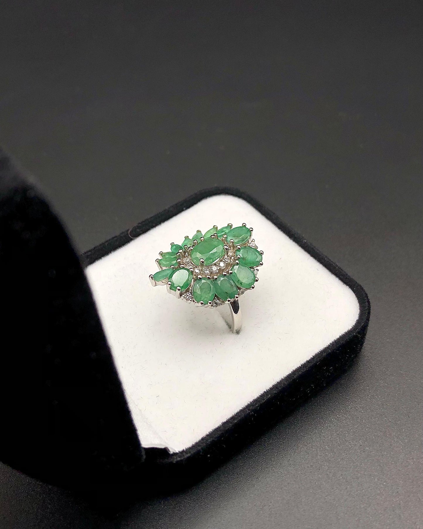 26.17 Carats Natural Emerald Ring Sterling Silver 925 size US 8