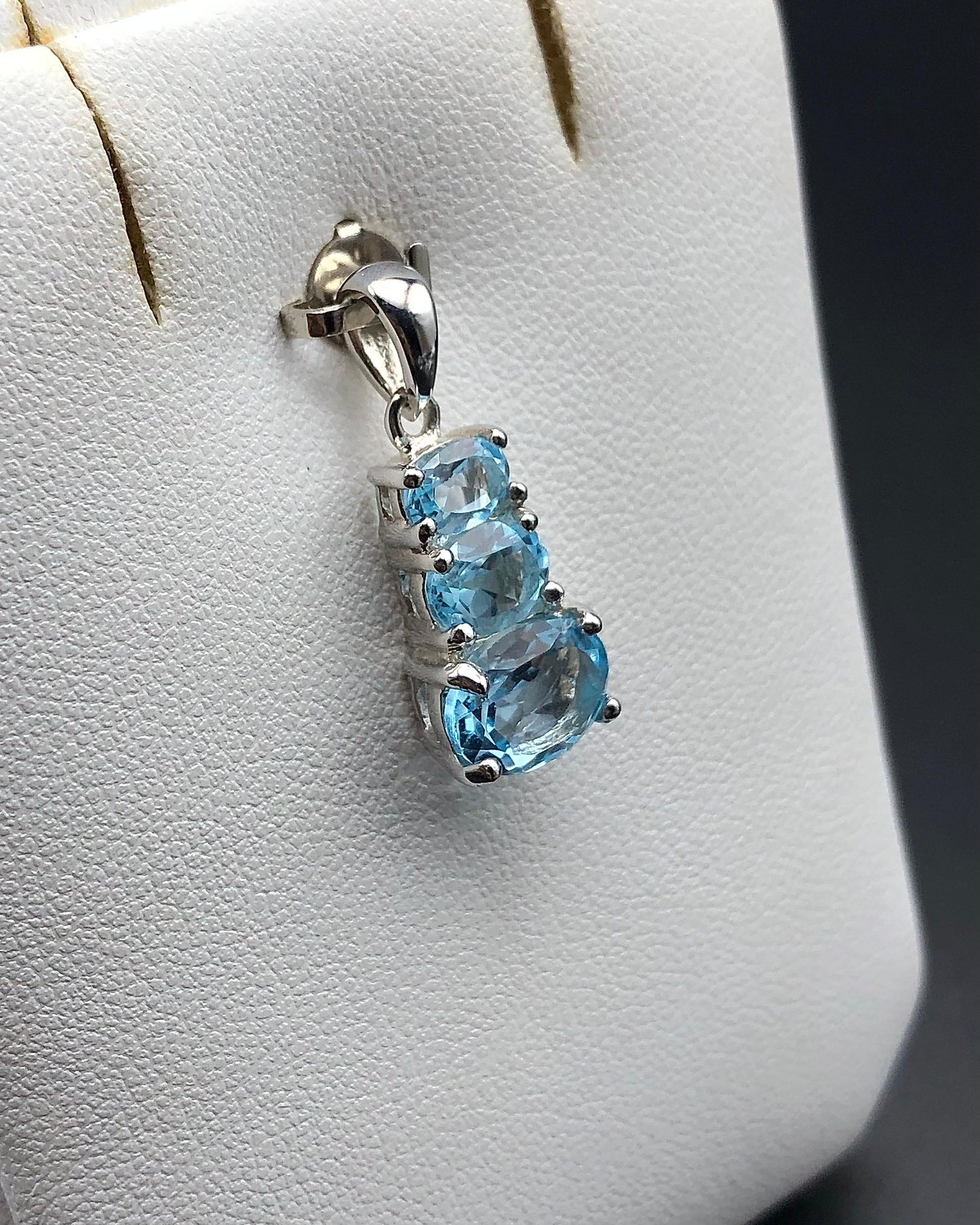 10.00 Carats beautiful Topaz Pendant 925 Sterling Silver for Women