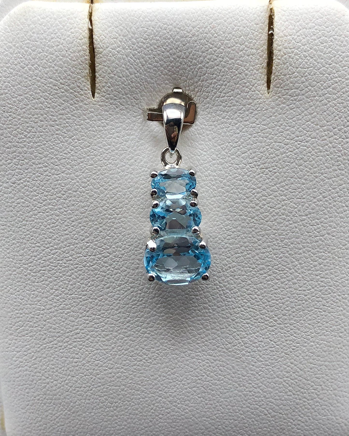 10.00 Carats beautiful Topaz Pendant 925 Sterling Silver for Women