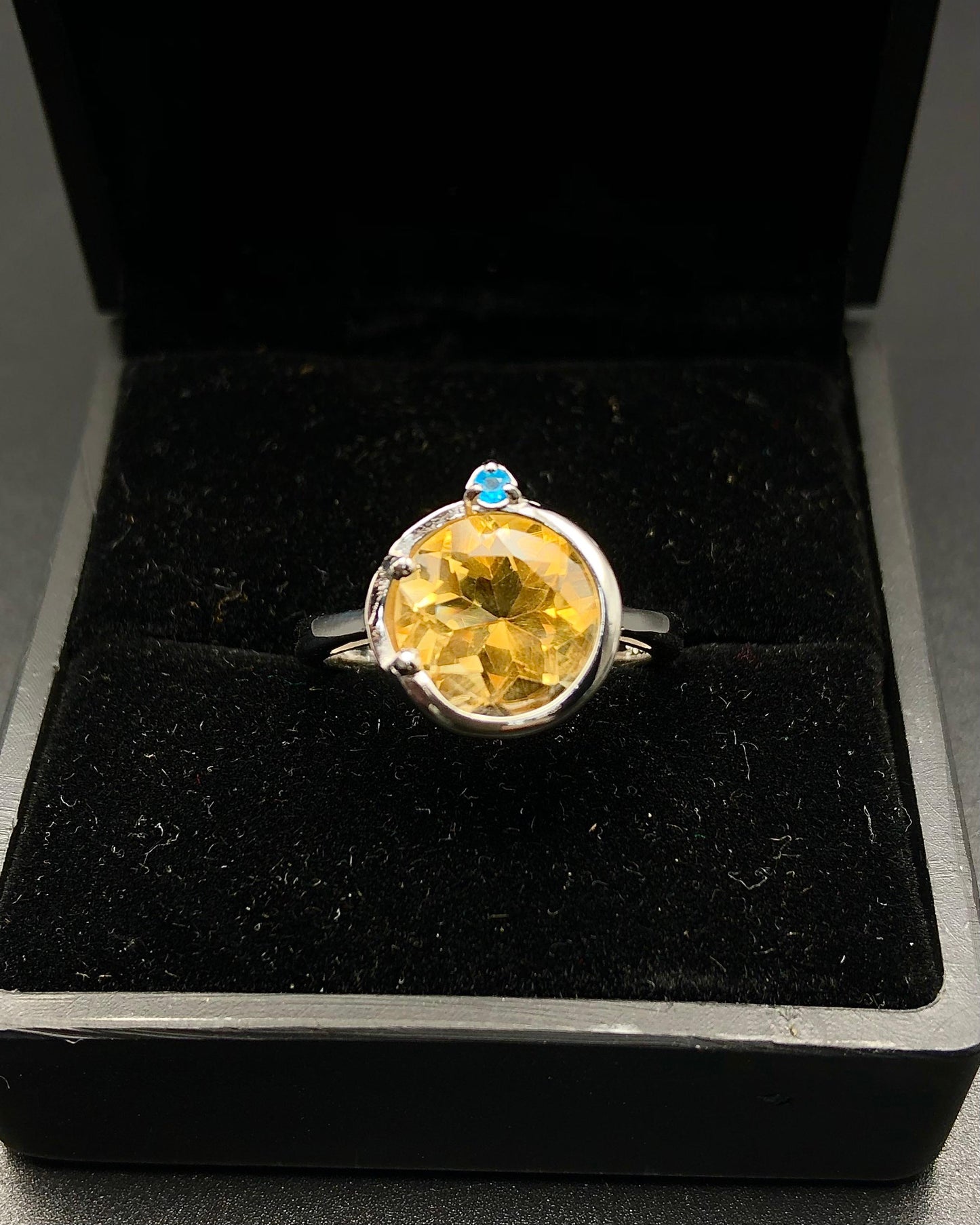 20.28 Carats Golden Topaz with Apatite Ring Sterling Silver 925 size US 8